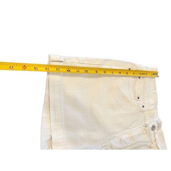 Levi's Women's Mid waist white Shorts size 8 - Picture 3 of 10